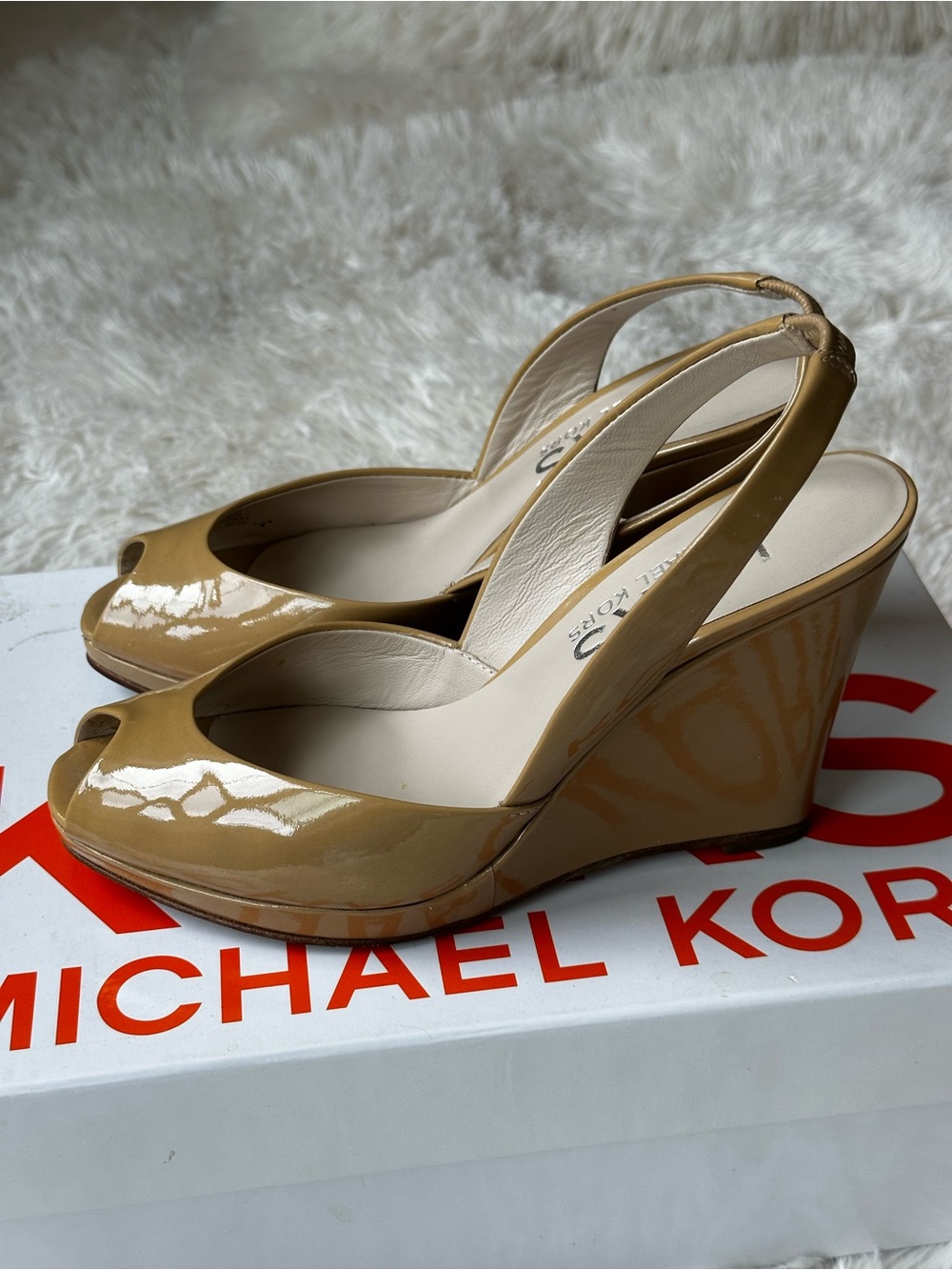 KORS Michael Kors Vivian Nude Patent Leather Peep Toe Wedge Heels Size 6
